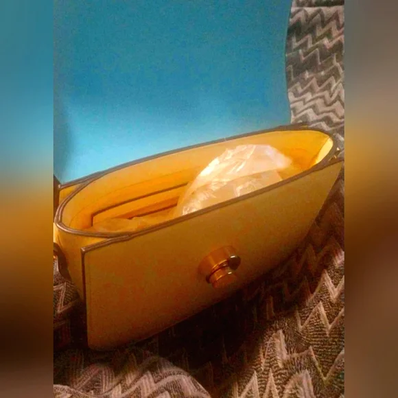 John Rmor crossbody Handbag - Picture 3 of 3